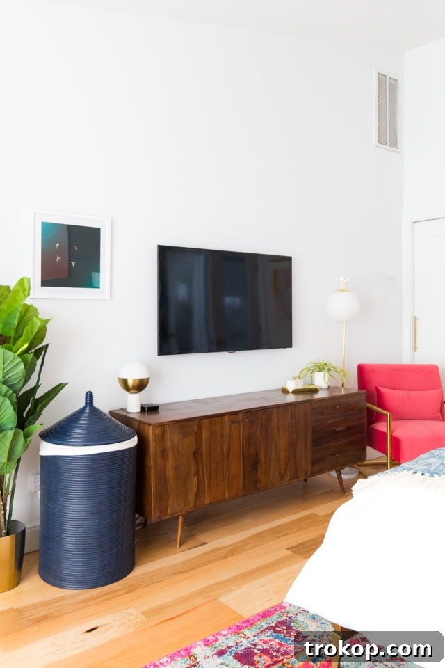 Master Suite Oasis Unveiled 8 Stylish Bedroom Nightstand with Gold Accents