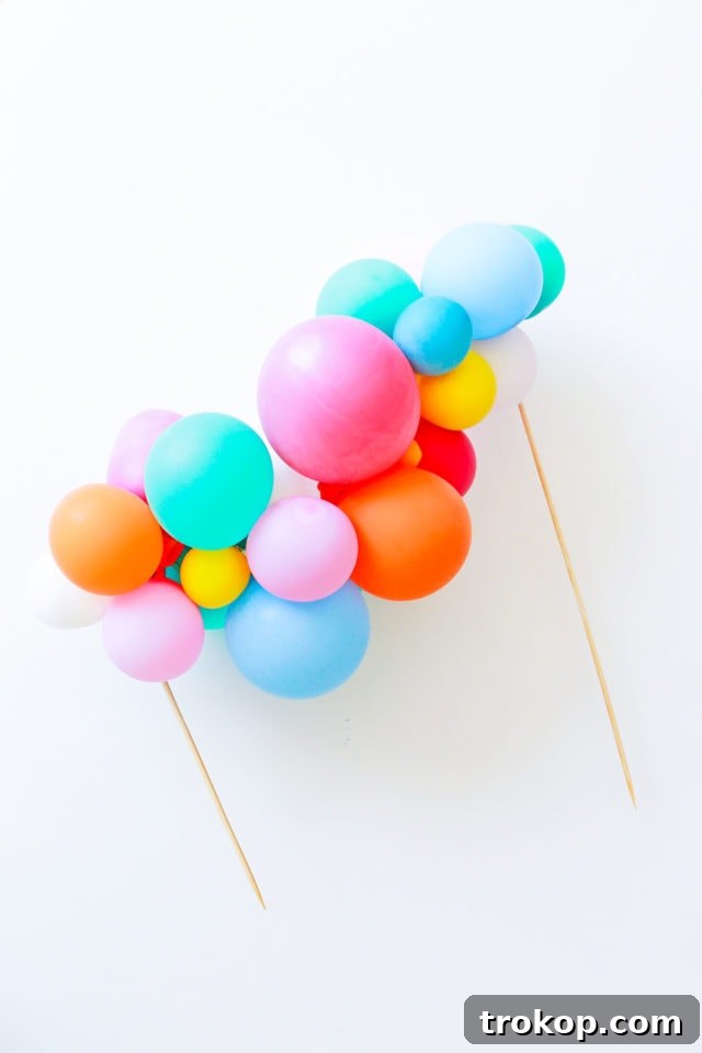DIY Balloon Cake Topper and Cake Painting Tutorial
Orjinalleştirilmiş başlık:
Elevate Your Cake: A DIY Balloon Topper & Painting Masterclass 11 Step 7 - Shaping the Balloon Garland Arch for DIY Cake Decoration