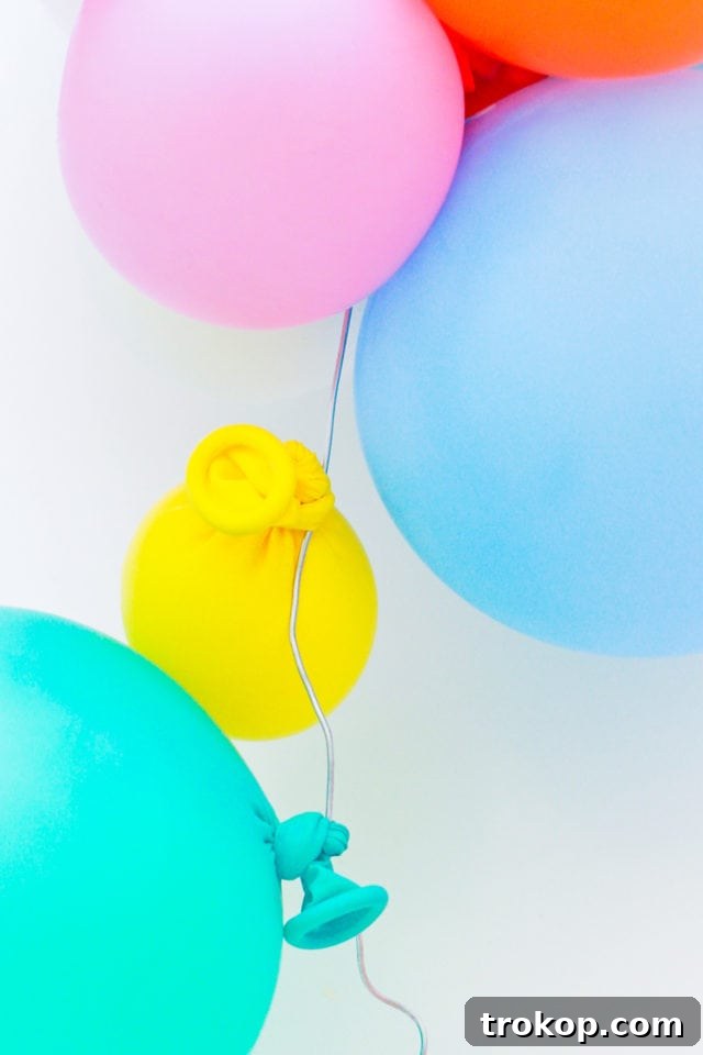 DIY Balloon Cake Topper and Cake Painting Tutorial
Orjinalleştirilmiş başlık:
Elevate Your Cake: A DIY Balloon Topper & Painting Masterclass 8 Step 4 - Arranging Balloons on Floral Wire for DIY Cake Garland