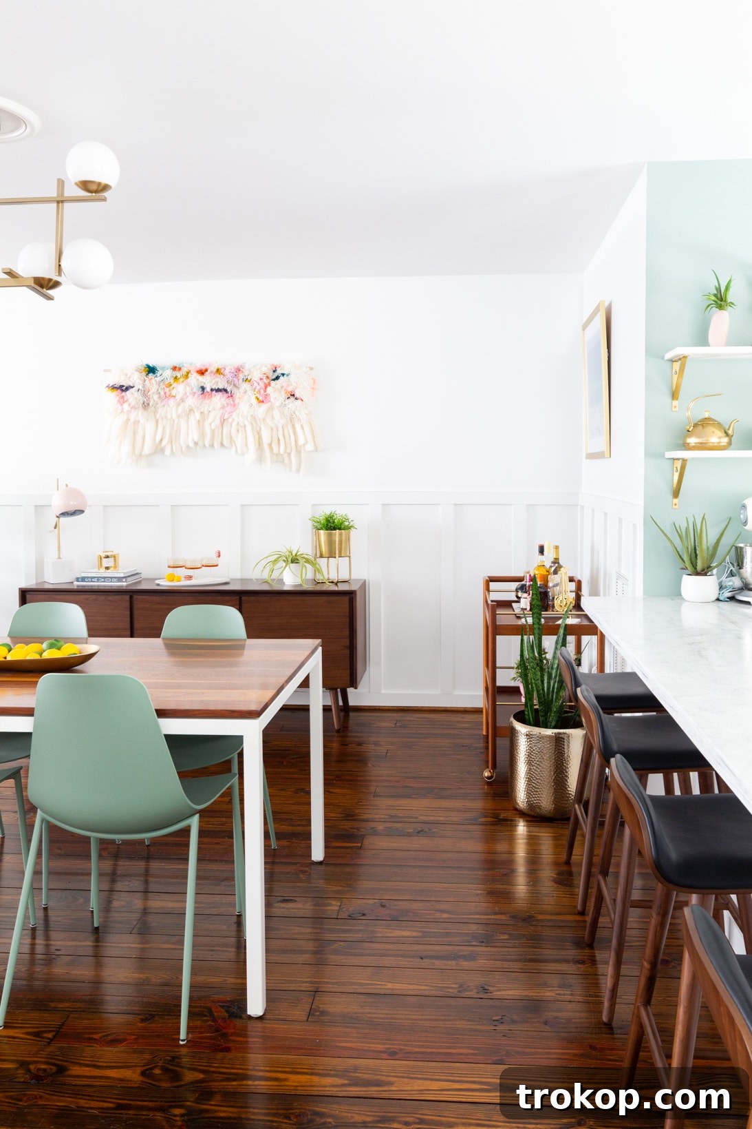 Sugar & Cloth Casa: Our Dining Room Makeover Reveal! - Detail of Sideboard Styling