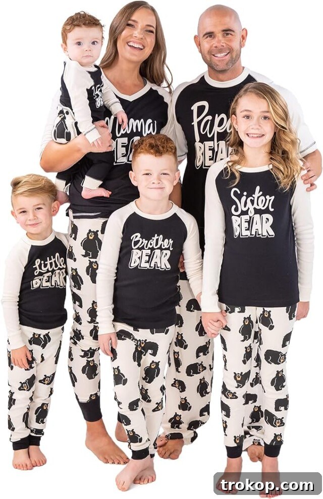 WESIDOM Christmas Family Pajamas Matching Sets,Bear Classic Plaid Xmas Clothes Soft Outfit Sleepwear Family matching pajamas featuring a cute bear design for Christmas.