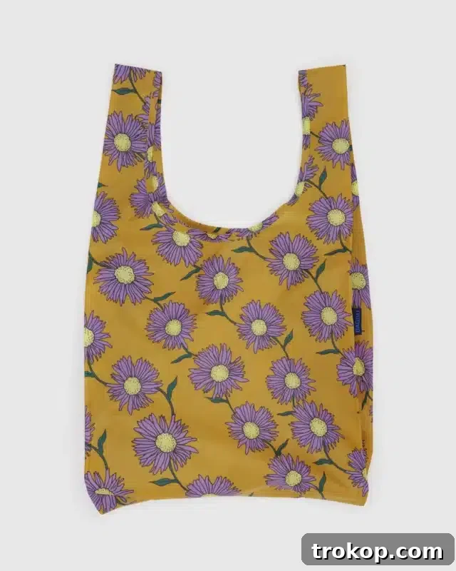 BAGGU Reusable Bag, an eco-friendly and stylish stocking stuffer for her