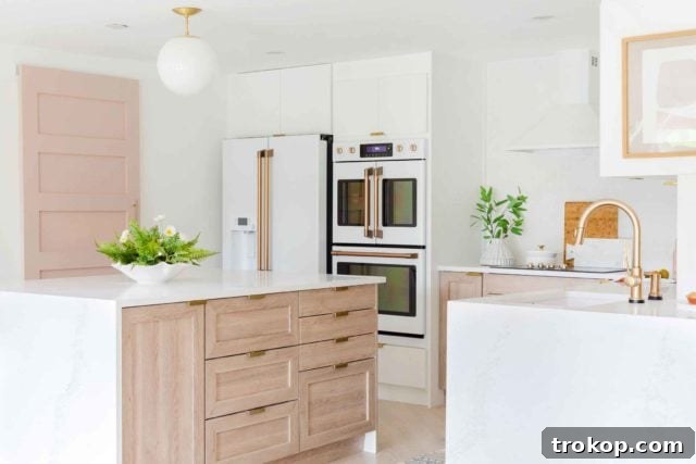 Close-up of kitchen countertops and backsplash in Calacatta Nuvo