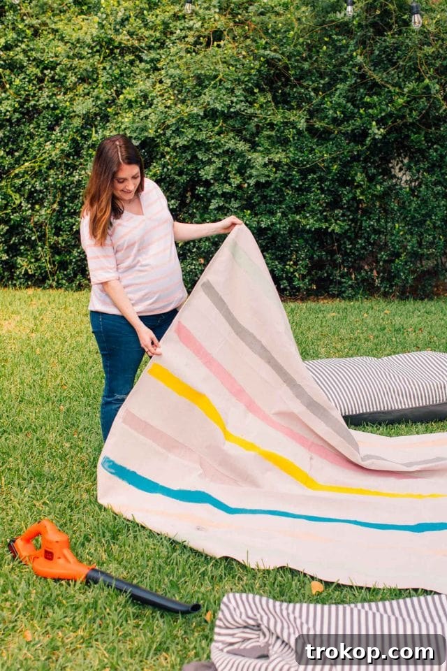 Crafting the Perfect Outdoor Movie Night Experience 6 Setting up a comfortable outdoor movie night space with blankets and cushions