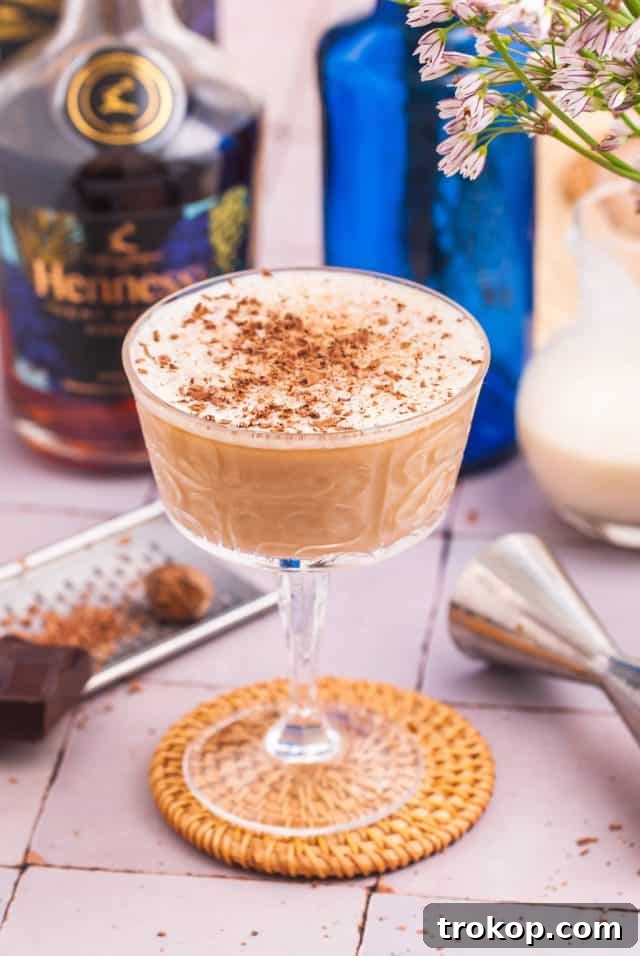 Effortless Brandy Alexander Elegance 2 The best Brandy Alexander cocktail, garnished with nutmeg and chocolate