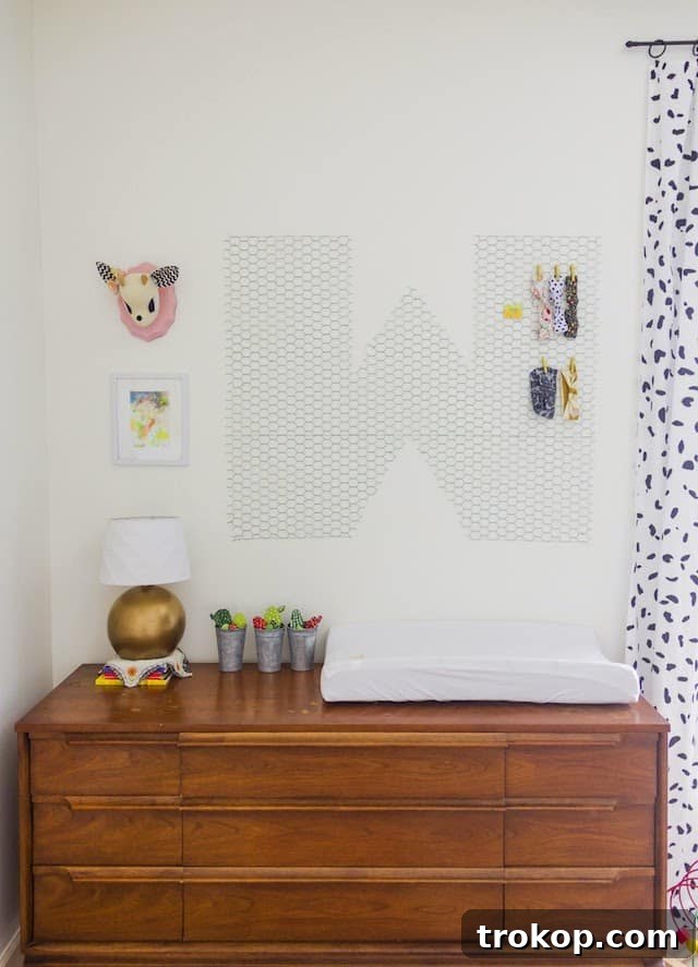 12 Stylish and Clever DIY Hair Bow Organizers 15 Functional Chicken Wire Art Accessory Holder for nurseries