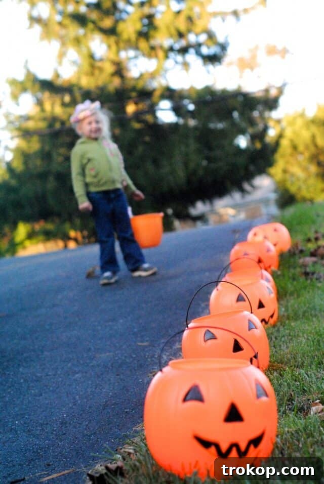 Glowing Pumpkin Lanterns | front yard diy outdoor halloween decorations