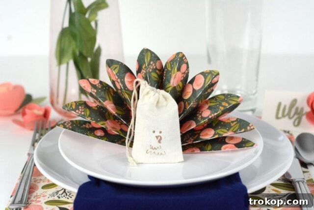 Easy & Festive: 23 Thanksgiving Turkey Crafts 11 Turkey Fan Party Favor
