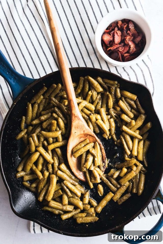 Perfectly cooked green beans topped with crispy bacon, a classic and easy Christmas side dish.