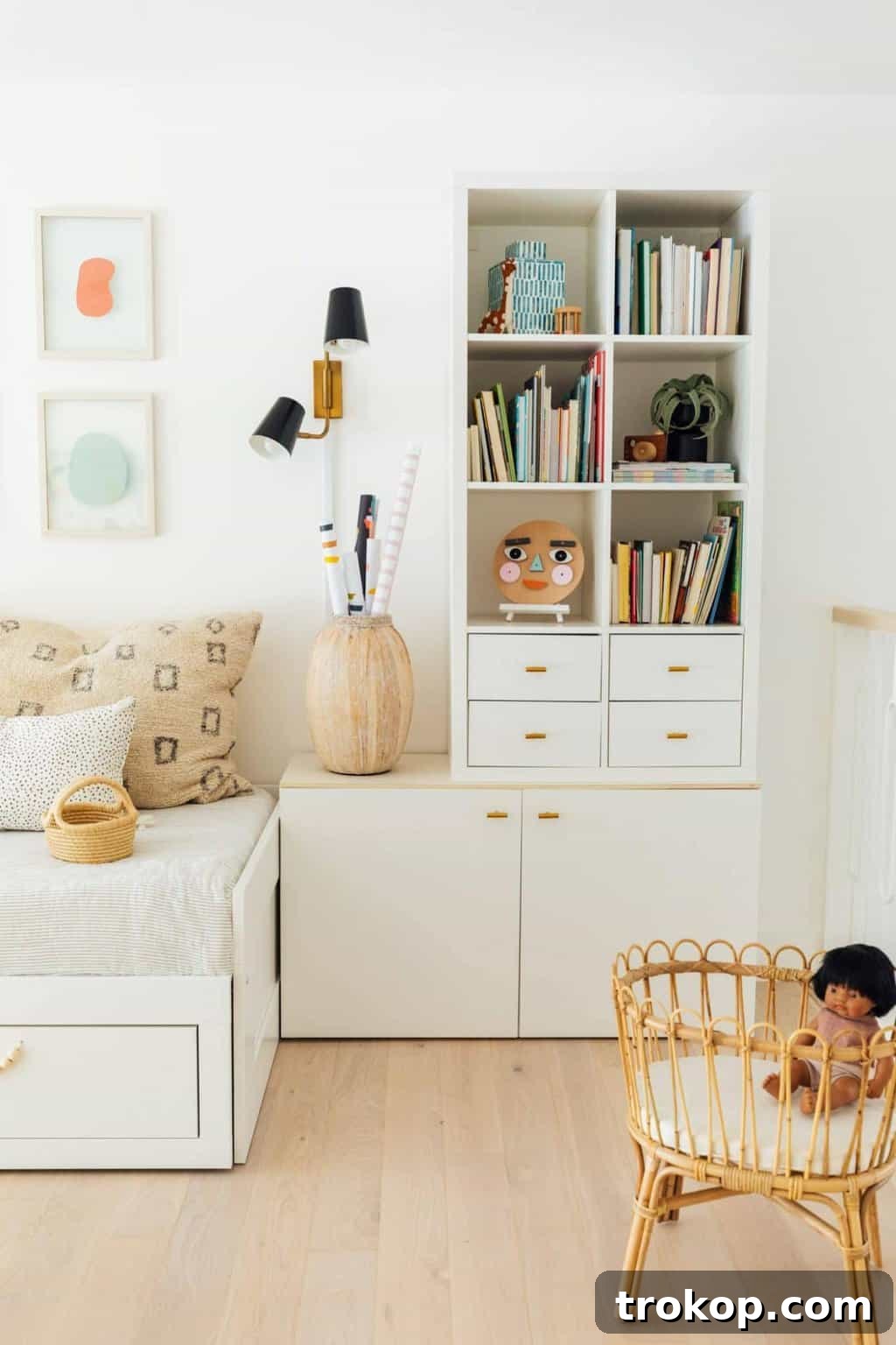 Shelf Decor Idea in the Kids' Playroom