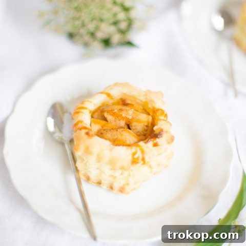 Mini Apple Tarts with Cream Cheese