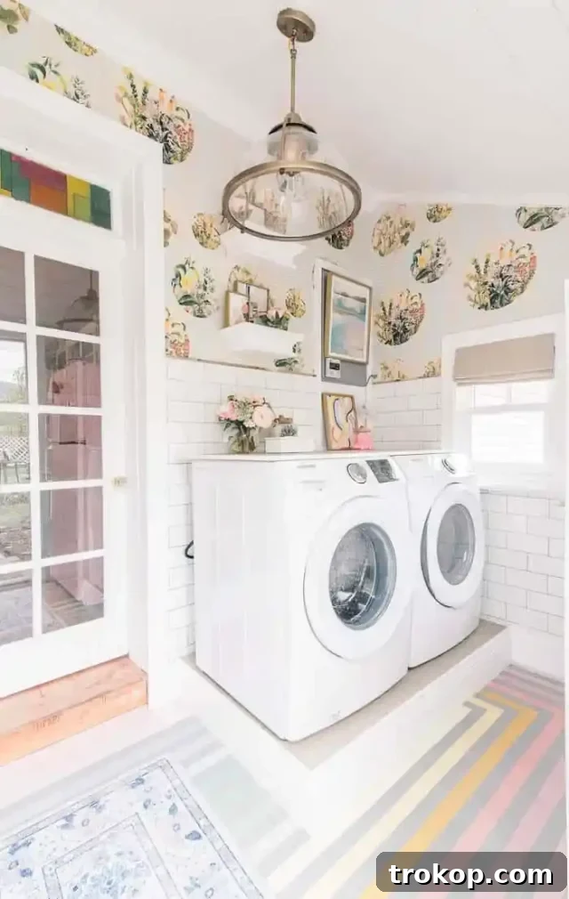 Pinstripe Small Laundry Room Idea