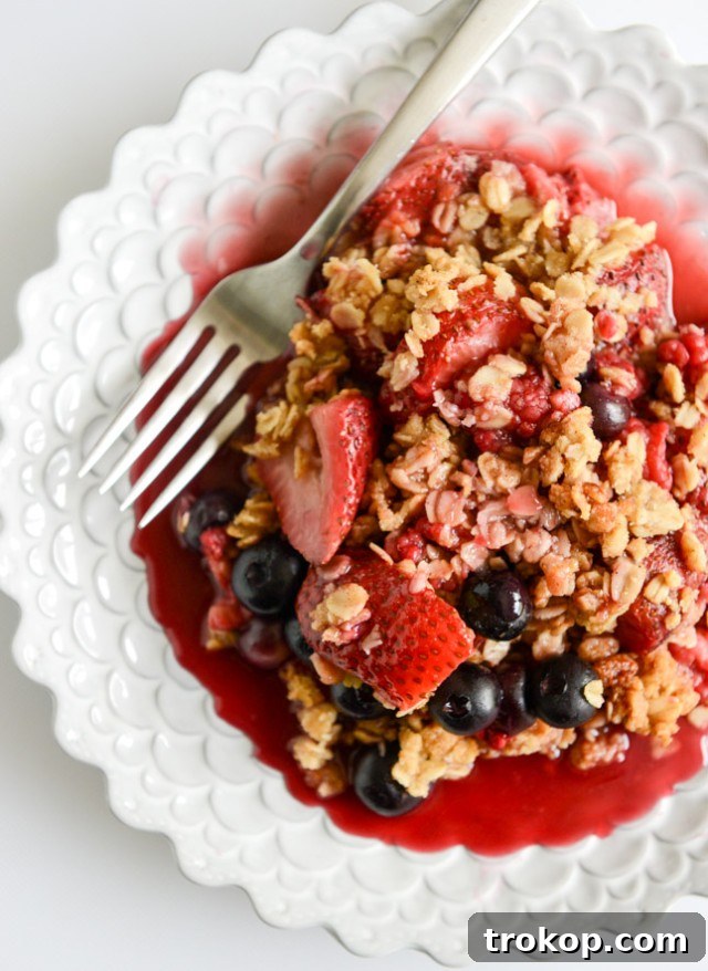 SUMMER SANGRIA BERRY CRUMBLE